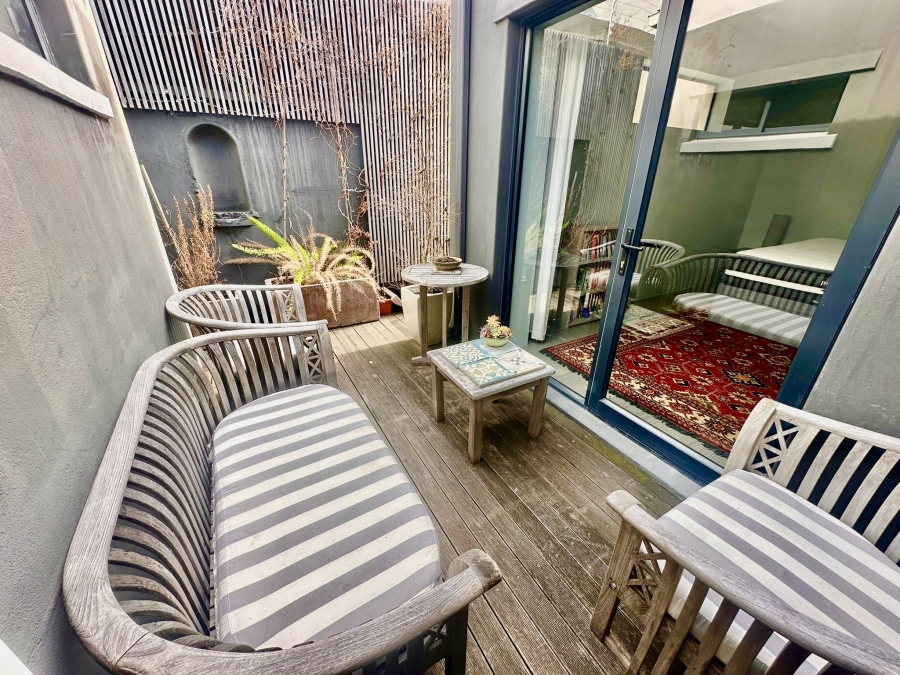 To Let 2 Bedroom Property for Rent in Green Point Western Cape